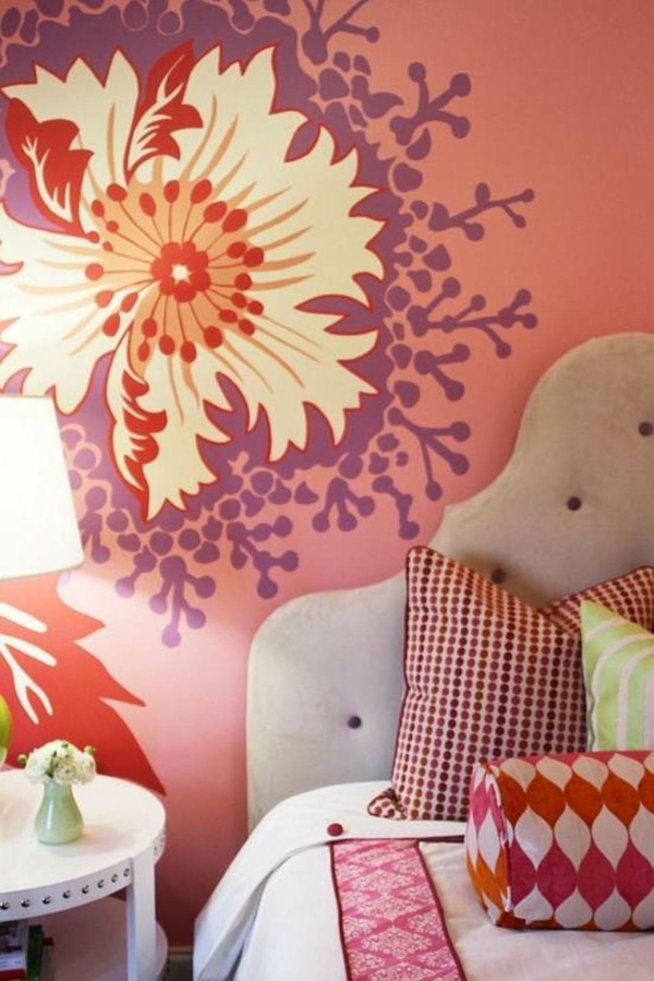 colores de pintura-stencil-at-the-rosy-wall-in-the-bedroom-melocotón