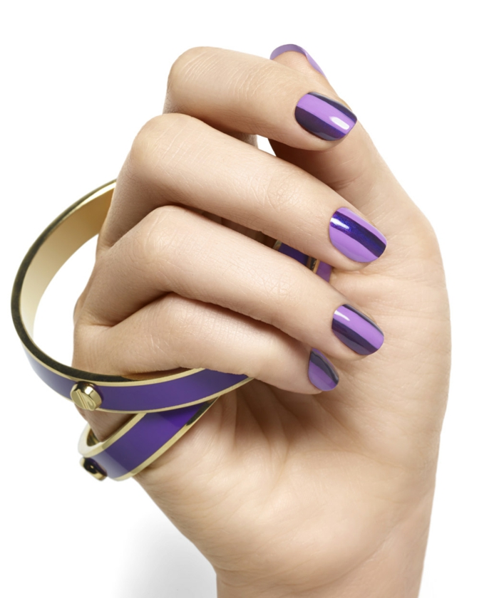冬季修指甲的想法在两个紫色，椭圆形指甲形状的阴影，容易使