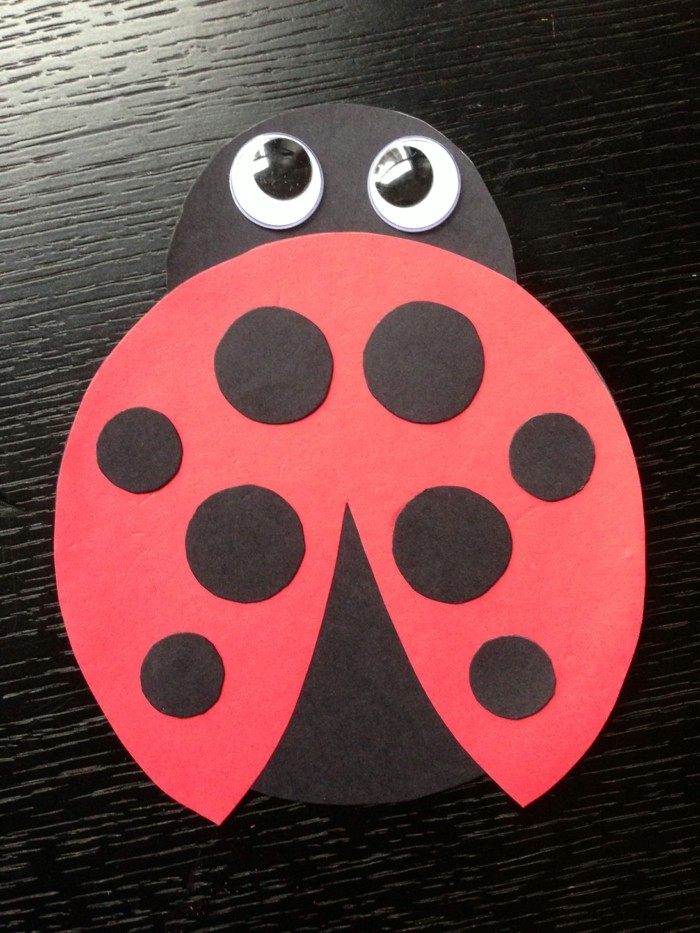 Ladybugs עם קמטים-google-עיניים-לייפות