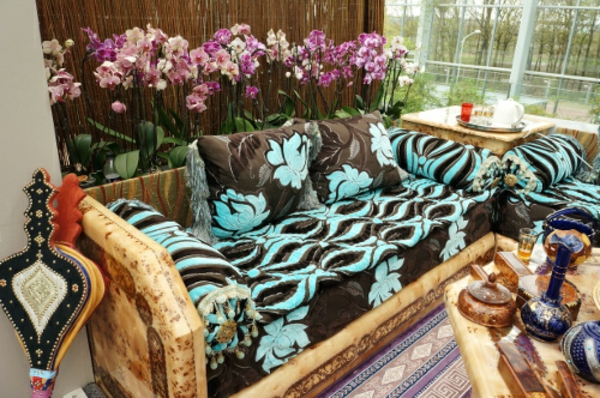 Μαροκινή-έπιπλα-πολύχρωμο-καναπέ
