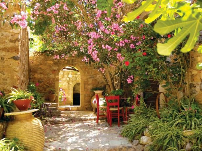 Välimeren puutarha suunnittelu Kukka Keraaminen-punainen tuolit