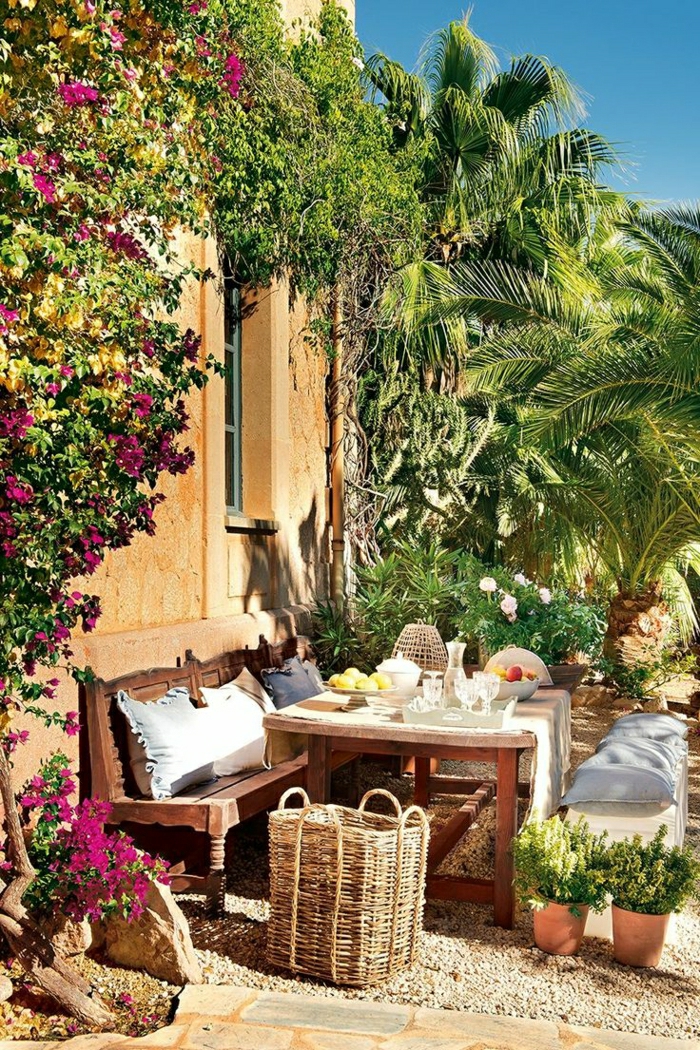 Välimeren puutarha vanhan talon puinen-huonekalut hedelmistä lasit-rottinki kukkaruukut Palm koristekivet