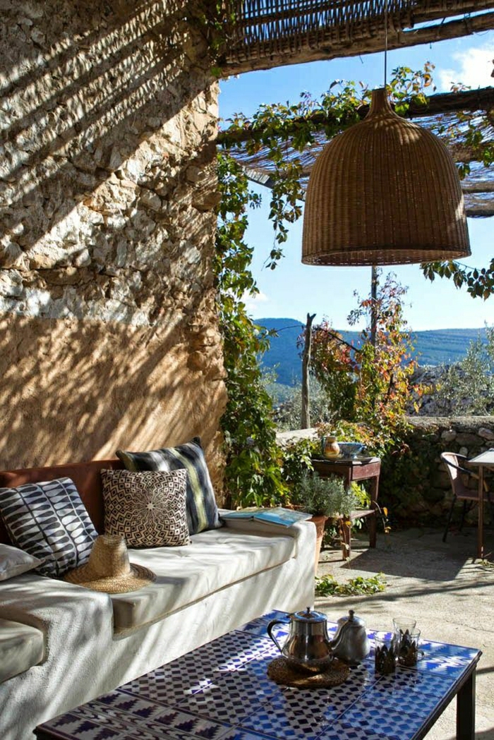 Välimeren puutarha värikkäitä tyynyjä kaunis näkymä rottinki lamppu pöytä tee Mosaic