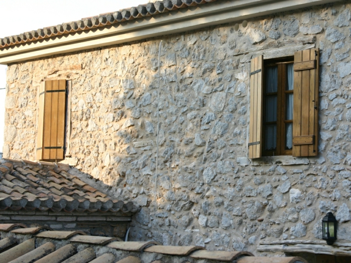 multistory fenêtre en pierre maison en bois boutiques