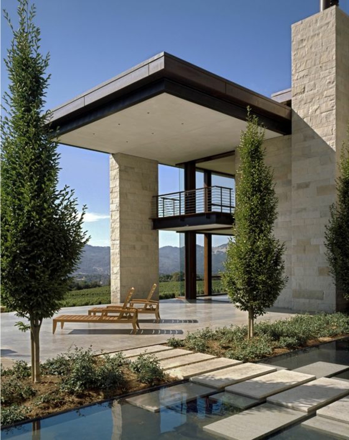 minimalistinen talo minimalistisella puutarhalla - maisemointiesimerkkejä