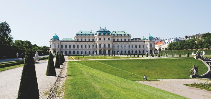 أزياء في رأس العمارة الباروك القلعة بلفيدير فيينا النمسا