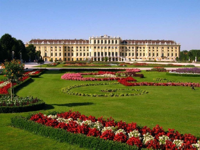 muoti-in-Barokkilinna Schönbrunn Wien Itävalta