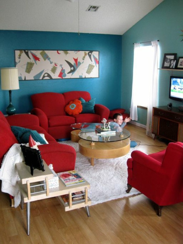 आधुनिक सुसज्जित अपार्टमेंट लाल फर्नीचर सोफे
