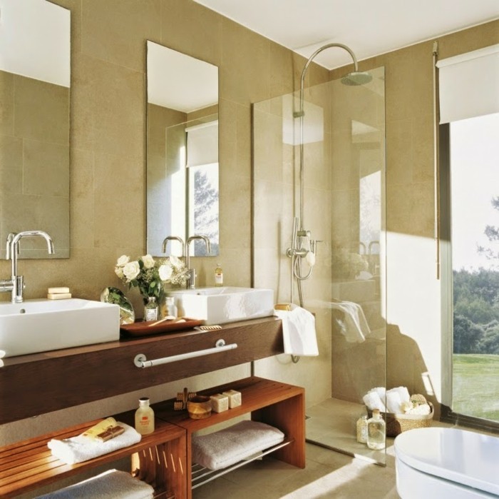Μεγάλη σχεδίαση μπάνιου - δύο καθρέφτες και κορυφή ματαιοδοξίας