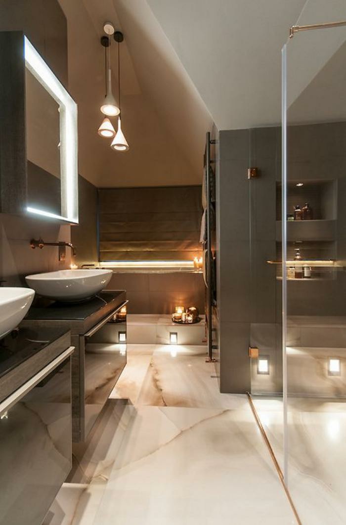 Modern-salle de bains avec marbre-plancher