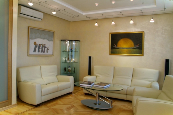 moderni-valaistus-ideoita-olohuone-kaunis kuva sohvan yläpuolella