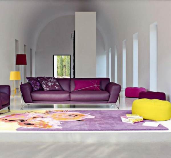 moderne-déco-salon-super-tapis et tabouret jaune