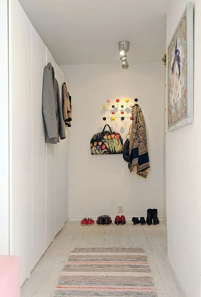 现代走廊设计在乡村风格与 - 自己 - 修修补补衣柜