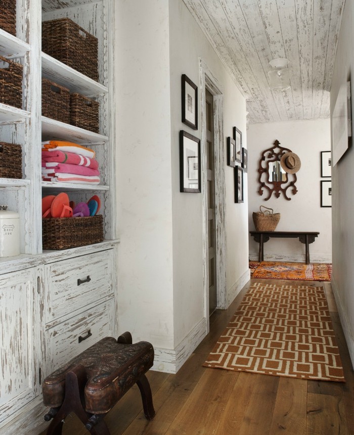 现代走廊设计在复古的风格，与包功能于和谐色的地毯