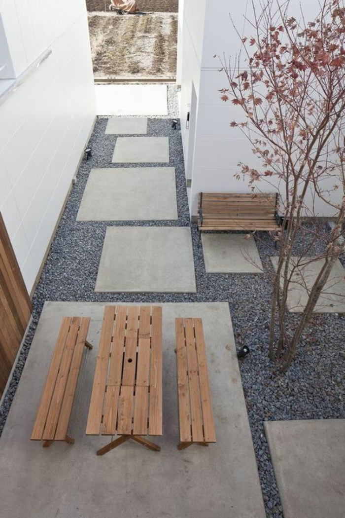 una foto desde arriba de un jardín minimalista - ejemplos de diseño de jardín