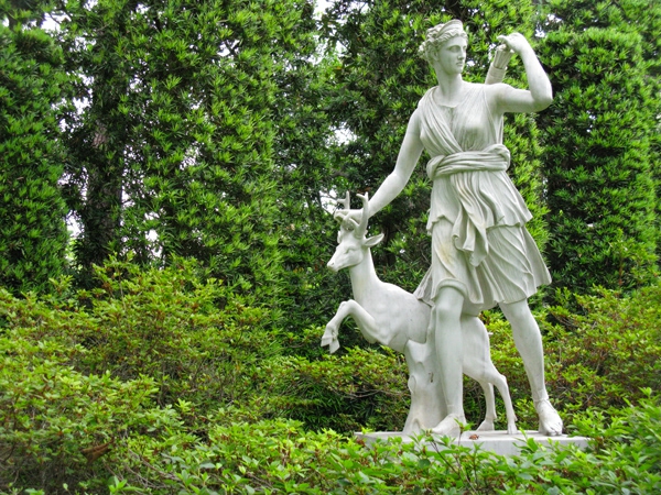 आधुनिक उद्यान मूर्तियां-शिकारी