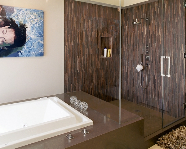 现代瓷砖淋浴 - 美丽的图片在墙上