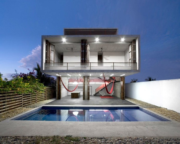 现代家庭，极漂亮的架构，有吸引力的设计，池