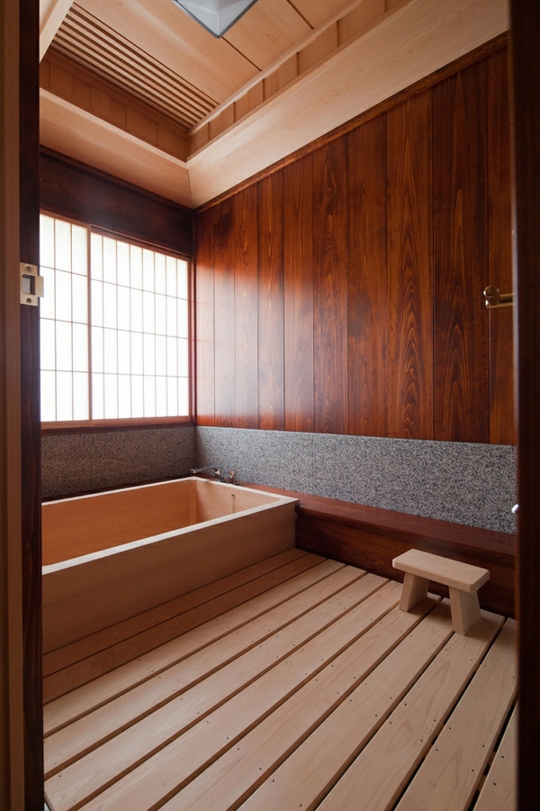Modern-japán fürdőben
