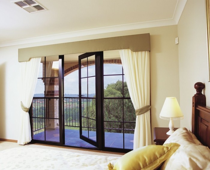 现代的卧室，窗帘与 - 窗帘