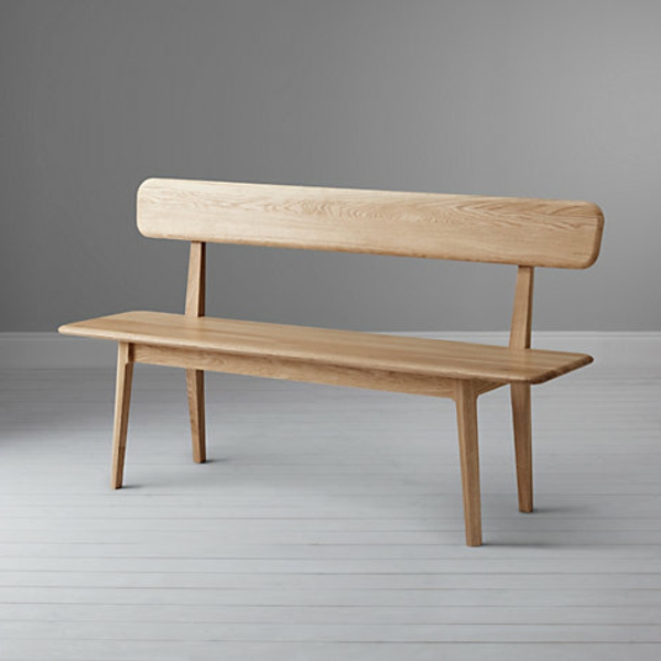 现代长椅一个美丽的木模型灰色背景