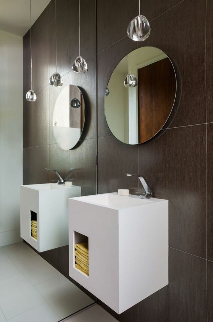 Modern-και-όμορφα-πλύσιμο tabletops-δύο στρογγυλά-καθρέφτη-καφέ-τοίχο