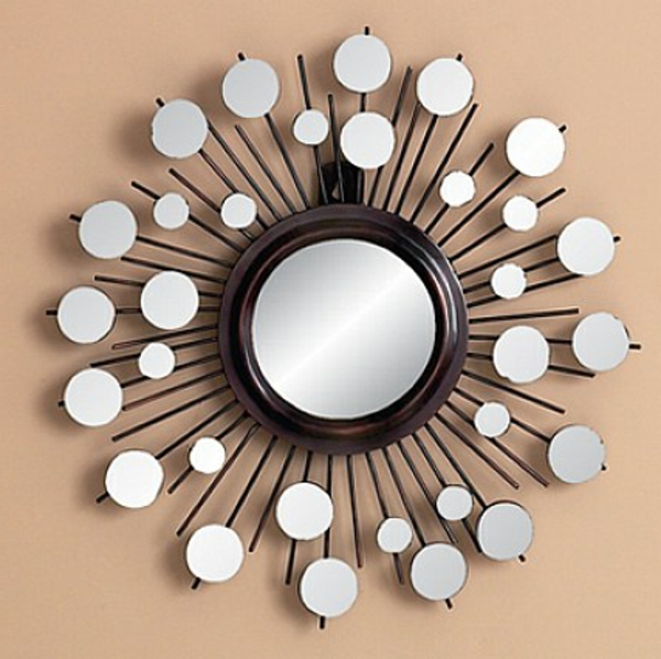 moderno-espejo-en-la-pared de color beige