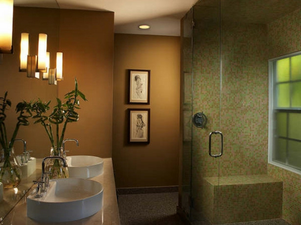 מודרני עם חדר אמבטיה עם גוונים חמים - בקתת זכוכית - מקלחת