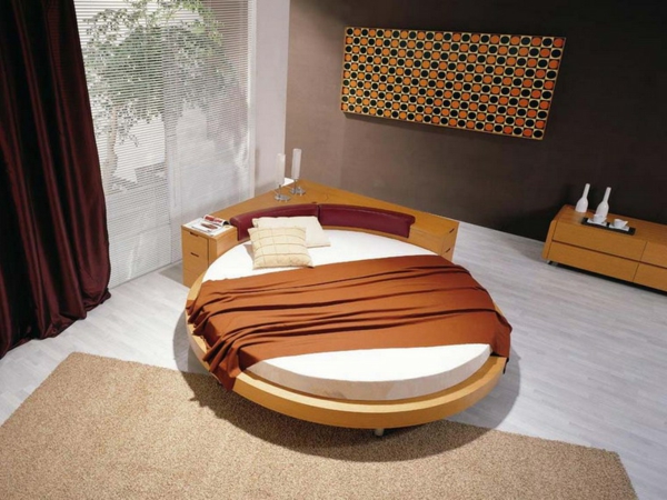 आधुनिक बेडरूम-बिस्तर-डिजाइन-गोल-अंधेरे पर्दे