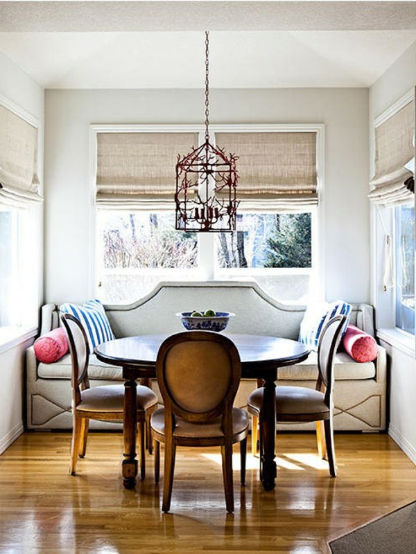 moderne et attrayant-salle à manger-canapé-lampe sur la table
