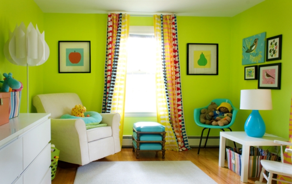 现代客厅 - 墙壁 - 颜色趋势 - 绿色 - 白色扶手椅