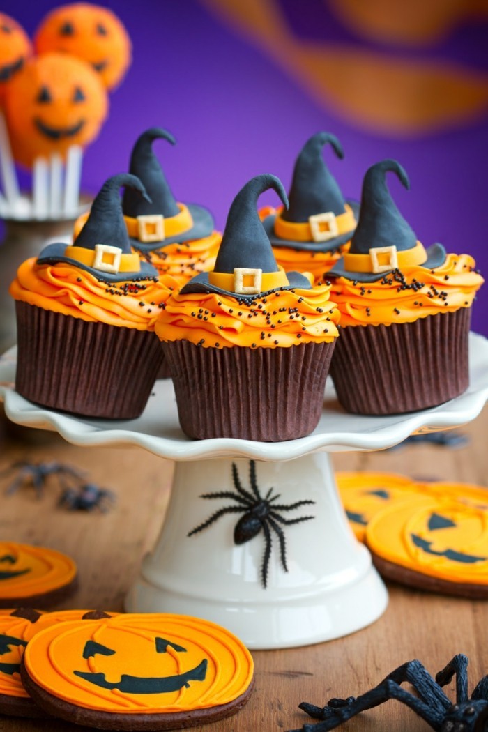 muffins-décorez-cupcake-déco-pour-halloween-sorcière-chapeau