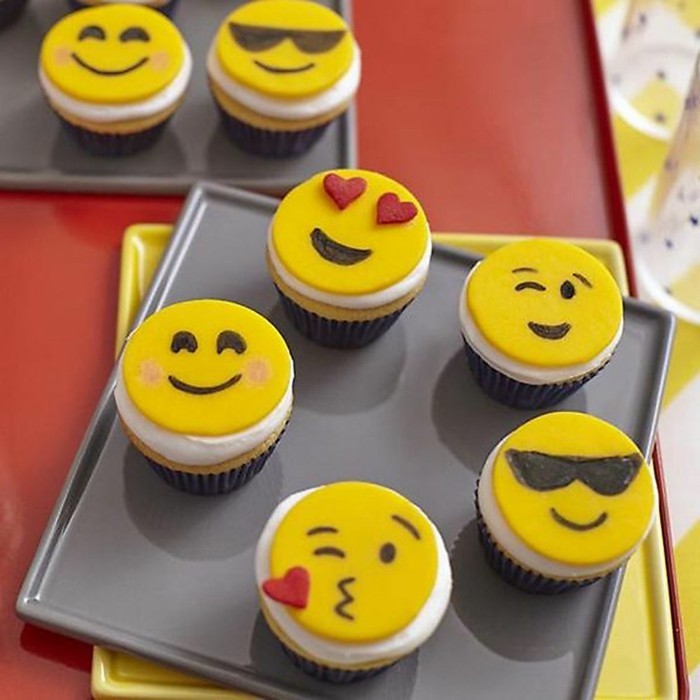 muffins décoration-idées-emoji-muffins
