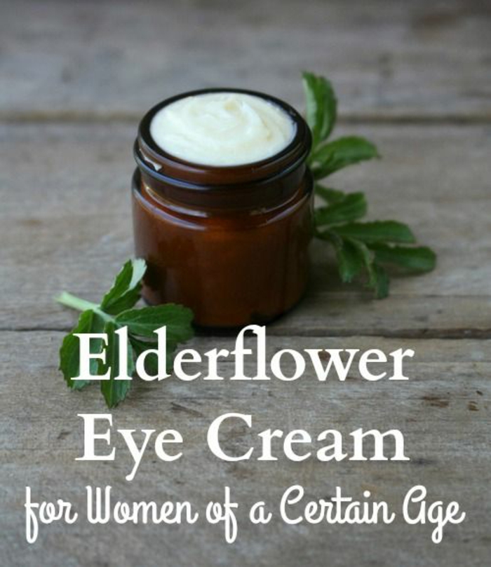 Elderflower silmänympärysvoide ikääntyville naisille estämään ryppyjä