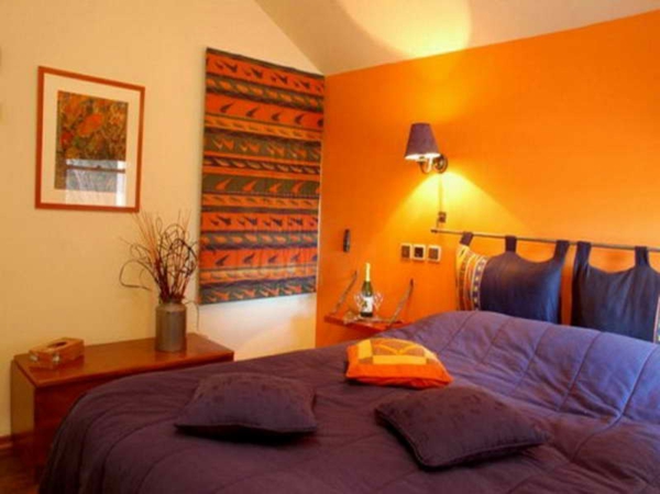 Orange-salon design original avec des couleurs chaudes