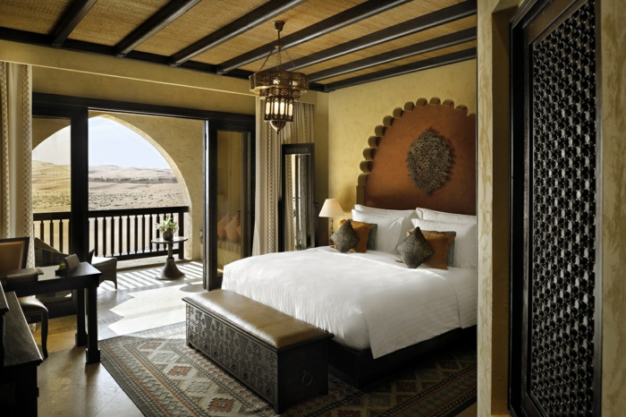 אוריינטלי תפאורה בחדר במלון במדינות ערב פשוט חדר עיצוב המיטה