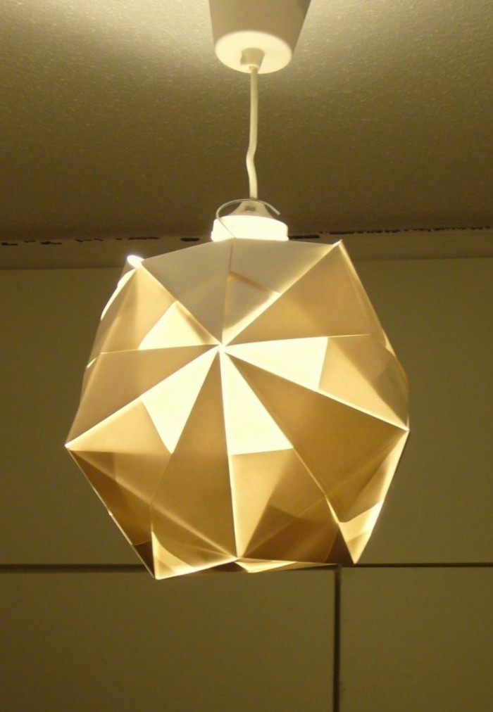 Origami-abažur-a-kao-origami-lampemschirm-se-jako - dizajniran-lako