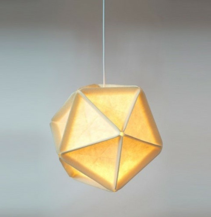 origami-búra-egy hajtogatott origami-lámpával