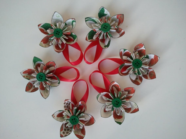 origami- से-क्रिसमस- a-beautiful-flower-figure- ऊपर से ली गई सुंदर तस्वीर