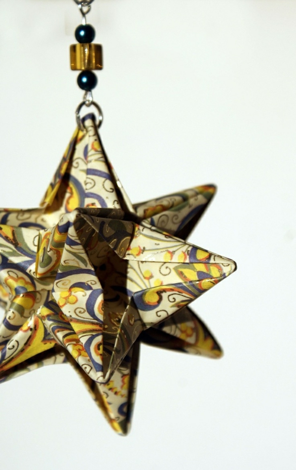 origami-joulu-tyylikäs tähti - valkoinen tausta