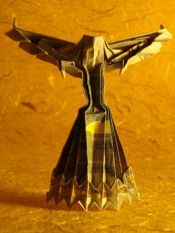 origami-joulu-hyvin havaittavissa - keltainen tausta