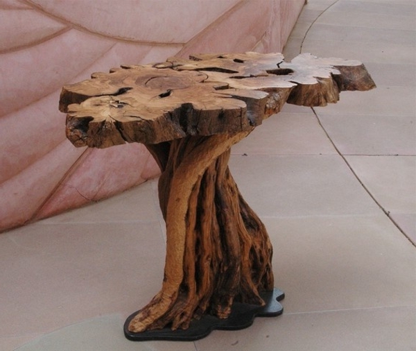 αυθεντικά ξύλινα τραπέζια-και-υπηρέτη έχουν