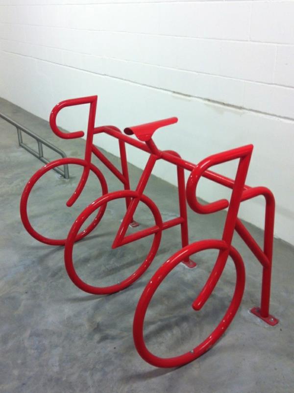 लाल रंग में मूल साइकिल रैक की तरह साइकिल