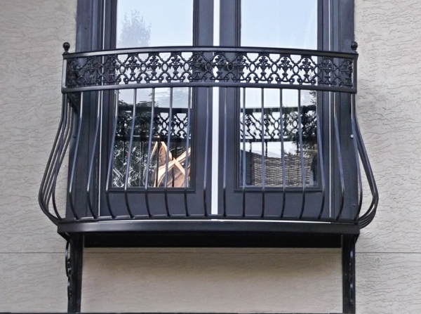 最初的设计 - 栏杆接一个阳台