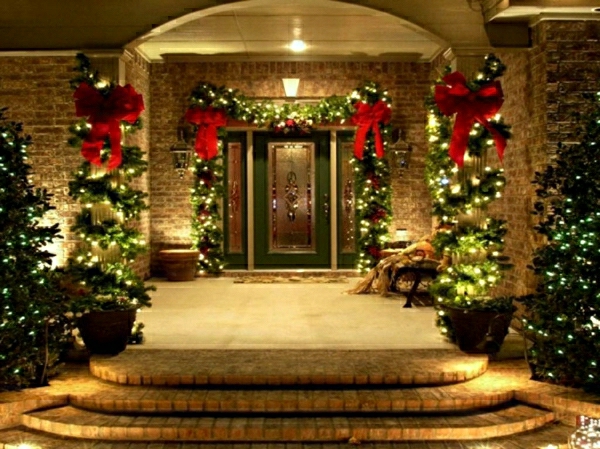 户外圣诞花环和树灯，装饰，灵感调整大小调整大小调整大小调整大小