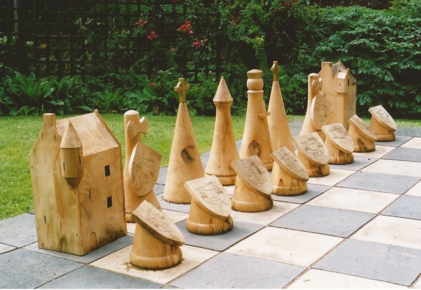 الشطرنج في الهواء الطلق التماثيل محلية الصنع