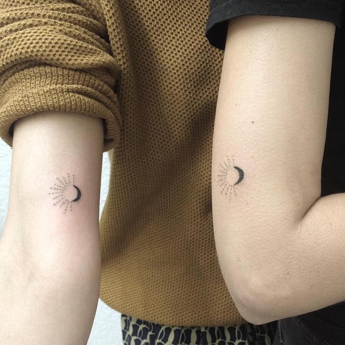 tatuajes para parejas, sol y luna, tatuajes de brazo pequeño para parejas