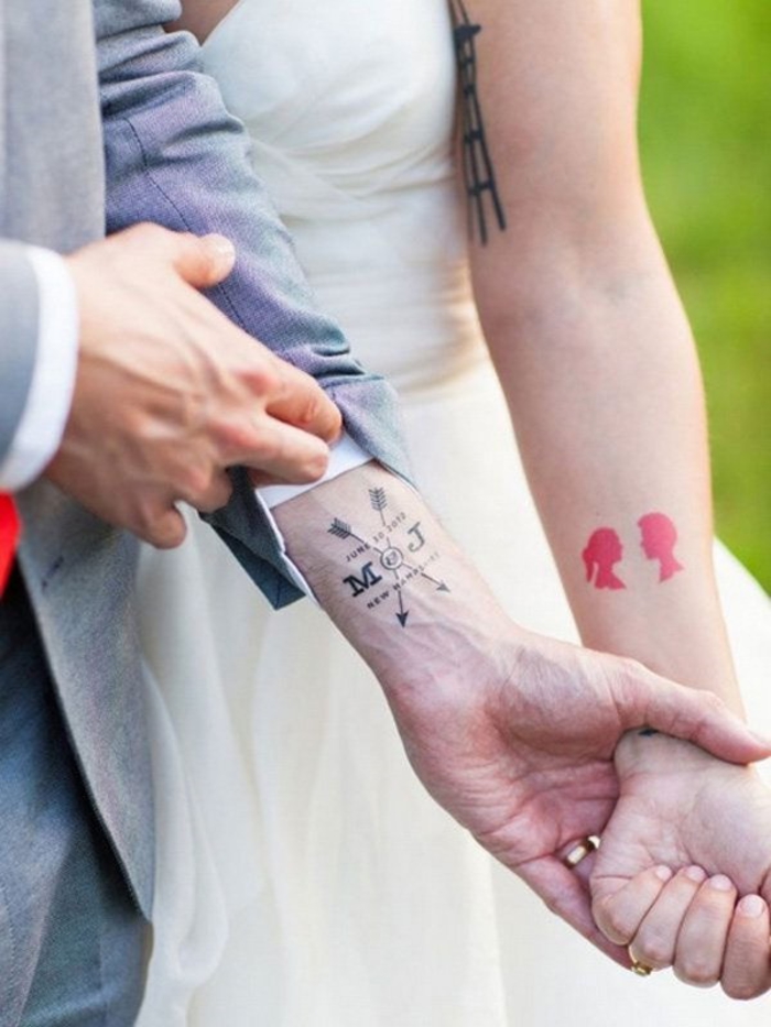 tatuajes para parejas, pareja, rojo y negro, letras y caras, prueba de amor