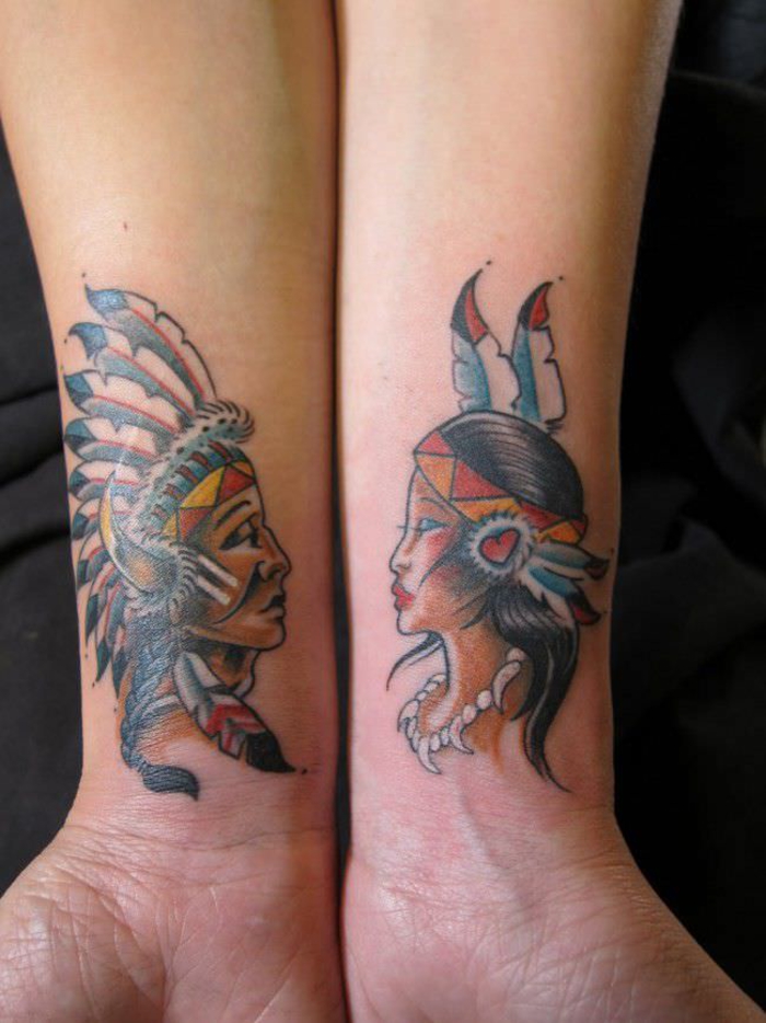 tatuajes para parejas que se complementan entre sí, motivos indios, colores vivos, tatuaje de brazo