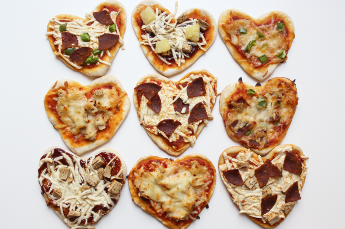 ميني بيتزا في شكل قلب ، وصفات بسيطة لحفلتك ، سريعة ولذيذة ، والإبداع في المطبخ